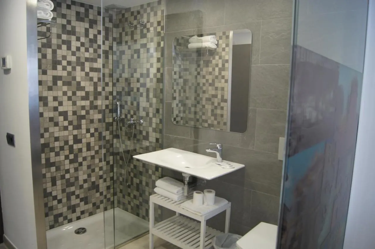 Hostal Sanmar Figueres  Guest house Figueres (Girona)